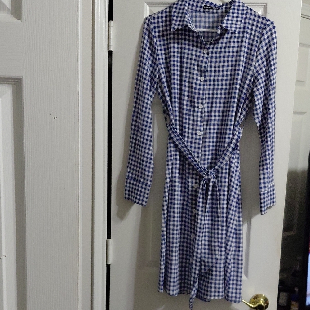IN GREAT CONDITION! WORN ONCE! SHEIN Blue and White Gingham Long Sleeve Dress